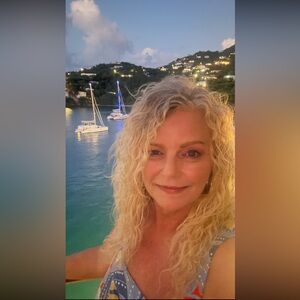 Meet Your Posher, Dana